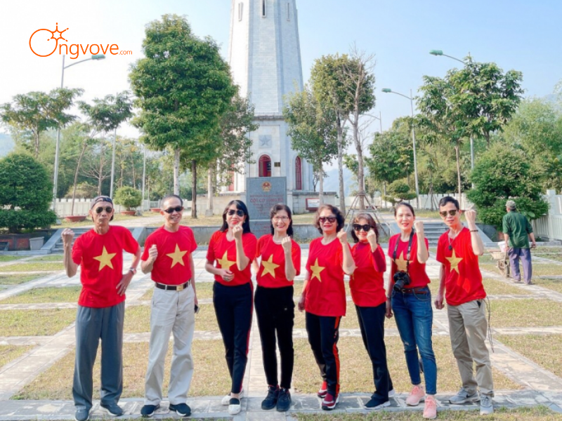 Lợi Ích Khi Thuê Hướng dẫn viên tại Cột cờ Lũng Pô Y Tý