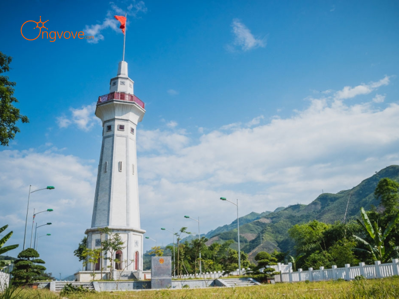 Những Tiêu Chí Cần Lưu Ý Khi Thuê Hướng dẫn viên tại Cột cờ Lũng Pô Y Tý