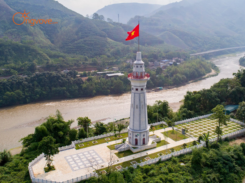 Tại Sao Cần Thuê Hướng dẫn viên tại Cột cờ Lũng Pô Y Tý?