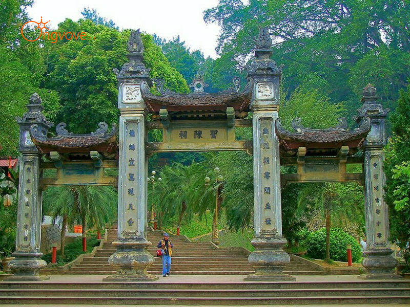 Lợi Ích Khi Thuê Hướfng dẫn viên tại Đền Thượng - Lào Cai
