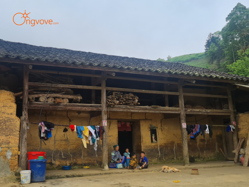 Tại Sao Cần Thuê Hướng dẫn viên tại Các bản làng người Mông Hoa ở Si Ma Cai?