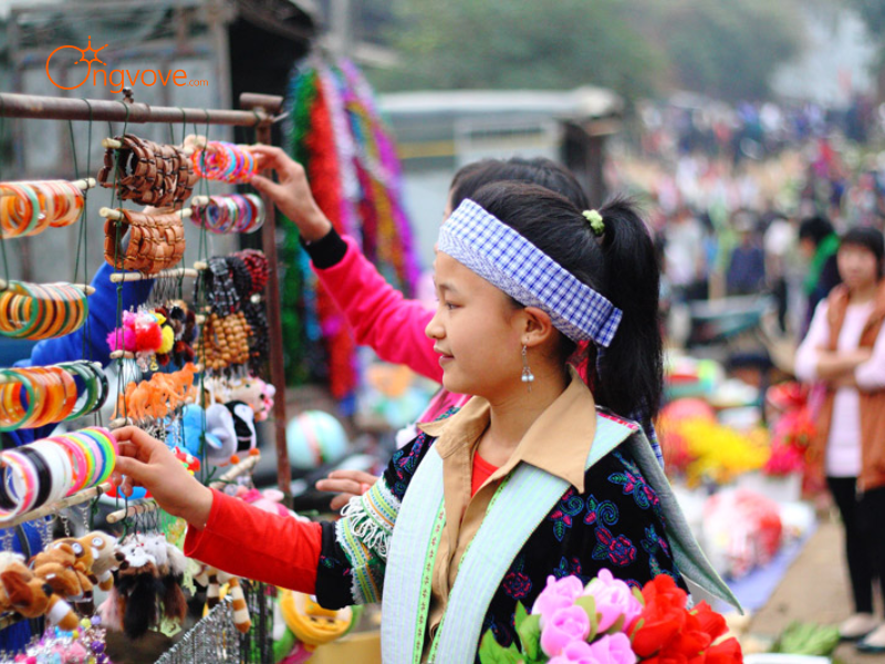 Thuê Hướng dẫn viên đi Chợ phiên Si Ma Cai