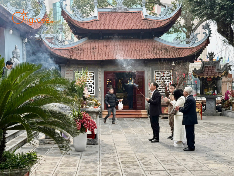 Các Loại Hình Thuê Hướng dẫn viên tại Đền Ken Lào Cai