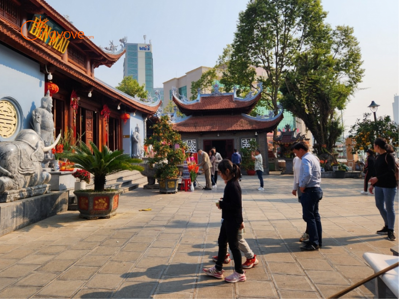 Những Tiêu Chí Cần Lưu Ý Khi Thuê Hướng dẫn viên tại Đền Ken Lào Cai