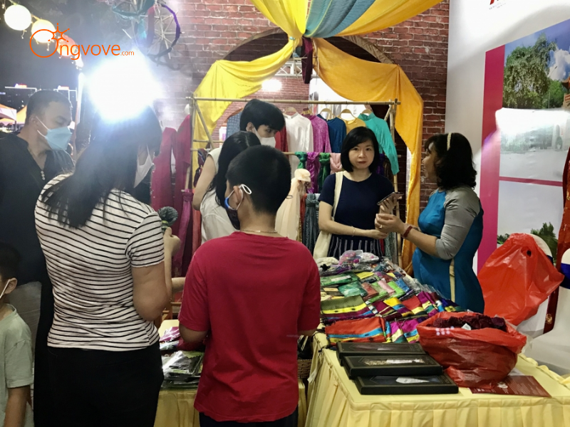 Tại Sao Cần Thuê Hướng dẫn viên tại Đi Mua sắm các sản phẩm thủ công mỹ nghệ địa phương Lào Cai?