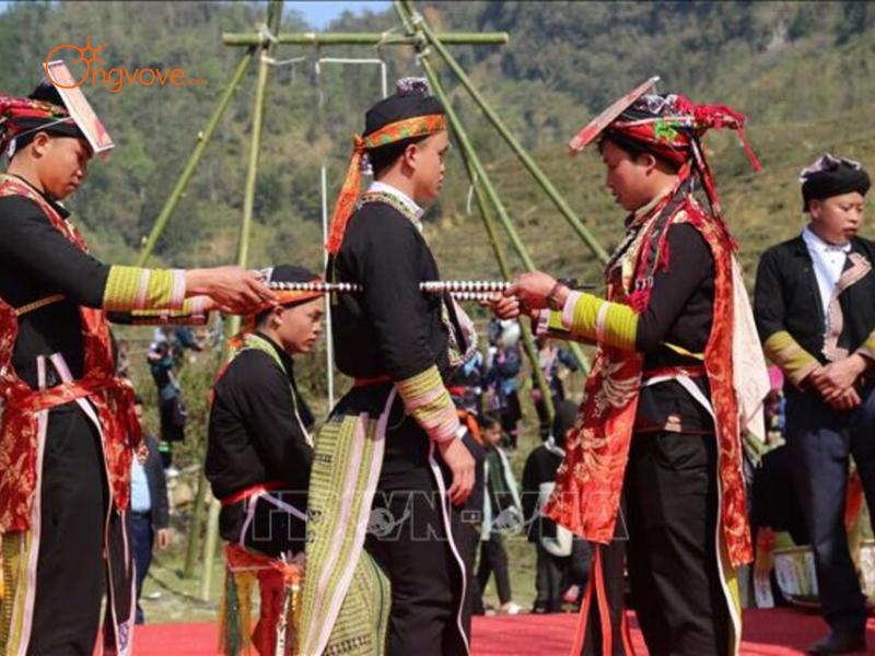 Những Tiêu Chí Cần Lưu Ý Khi Thuê Hướng dẫn viên tại Tìm hiểu về lịch sử và văn hóa của các dân tộc thiểu số Lào Cai
