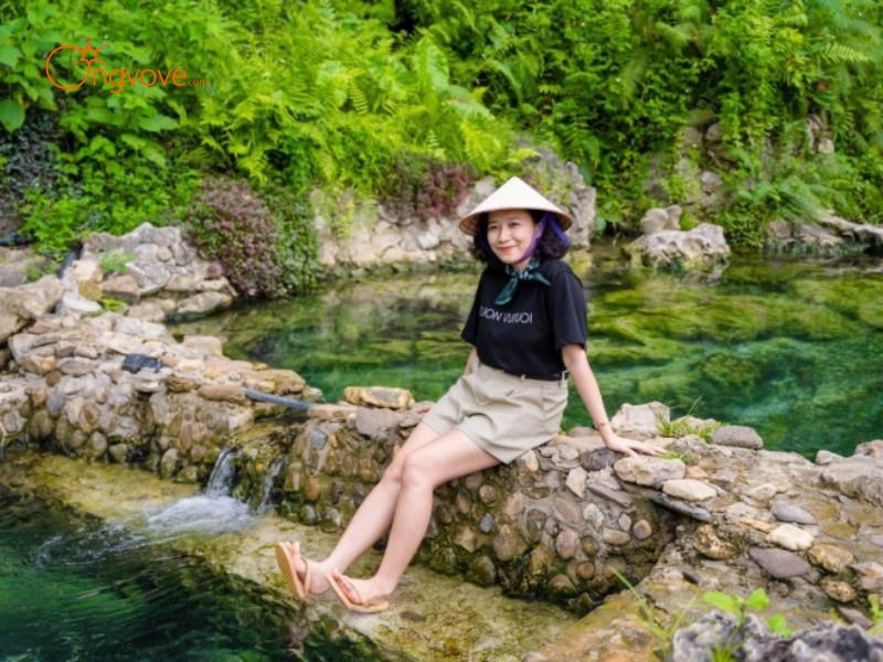 Thuê Hướng Dẫn Viên Đi Suối Nước Nóng Tại Khu Vực Đền Bảo Hà Lào Cai
