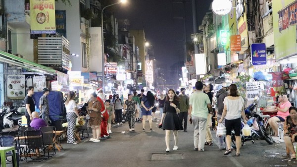 Phố Ẩm Thực Nguyễn Thượng Hiền Quận 3